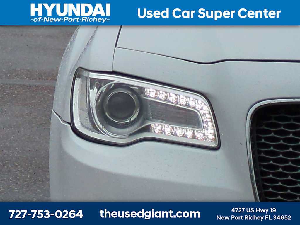 Used 2016 Chrysler 300 C RWD image 9