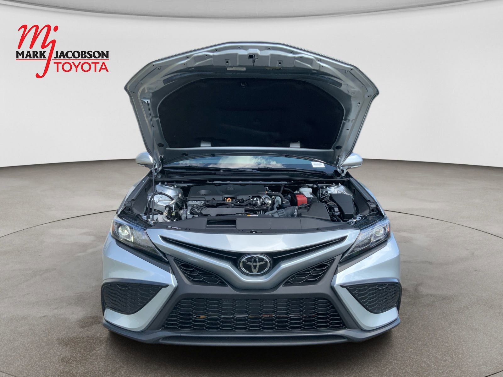 Used 2024 Toyota Camry SE w/ Cold Weather Package FWD image 15