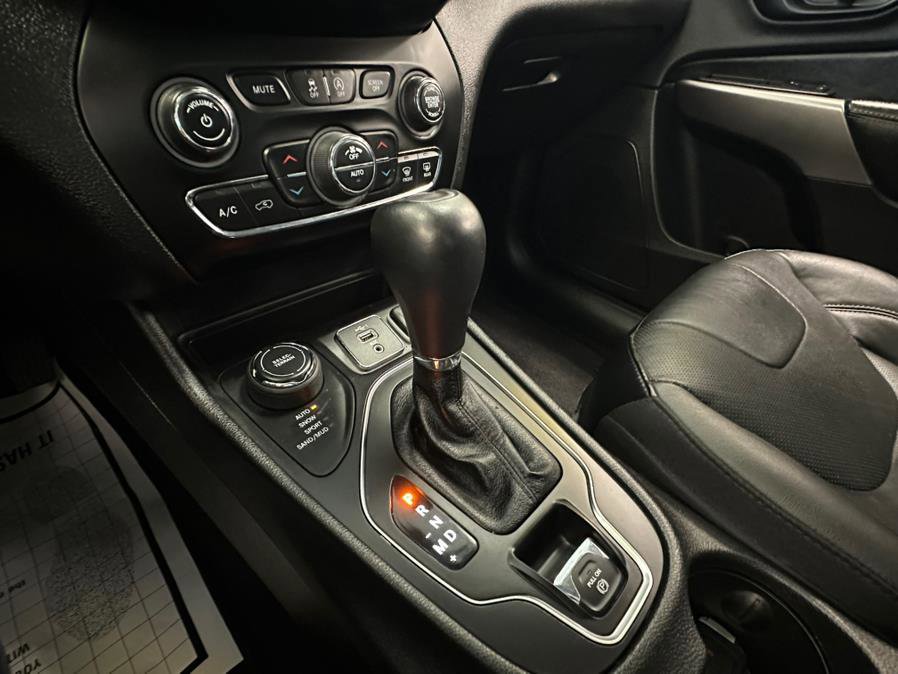Used 2021 Jeep Cherokee Latitude Lux w/ Sun & Sound Group AWD/4WD image 49