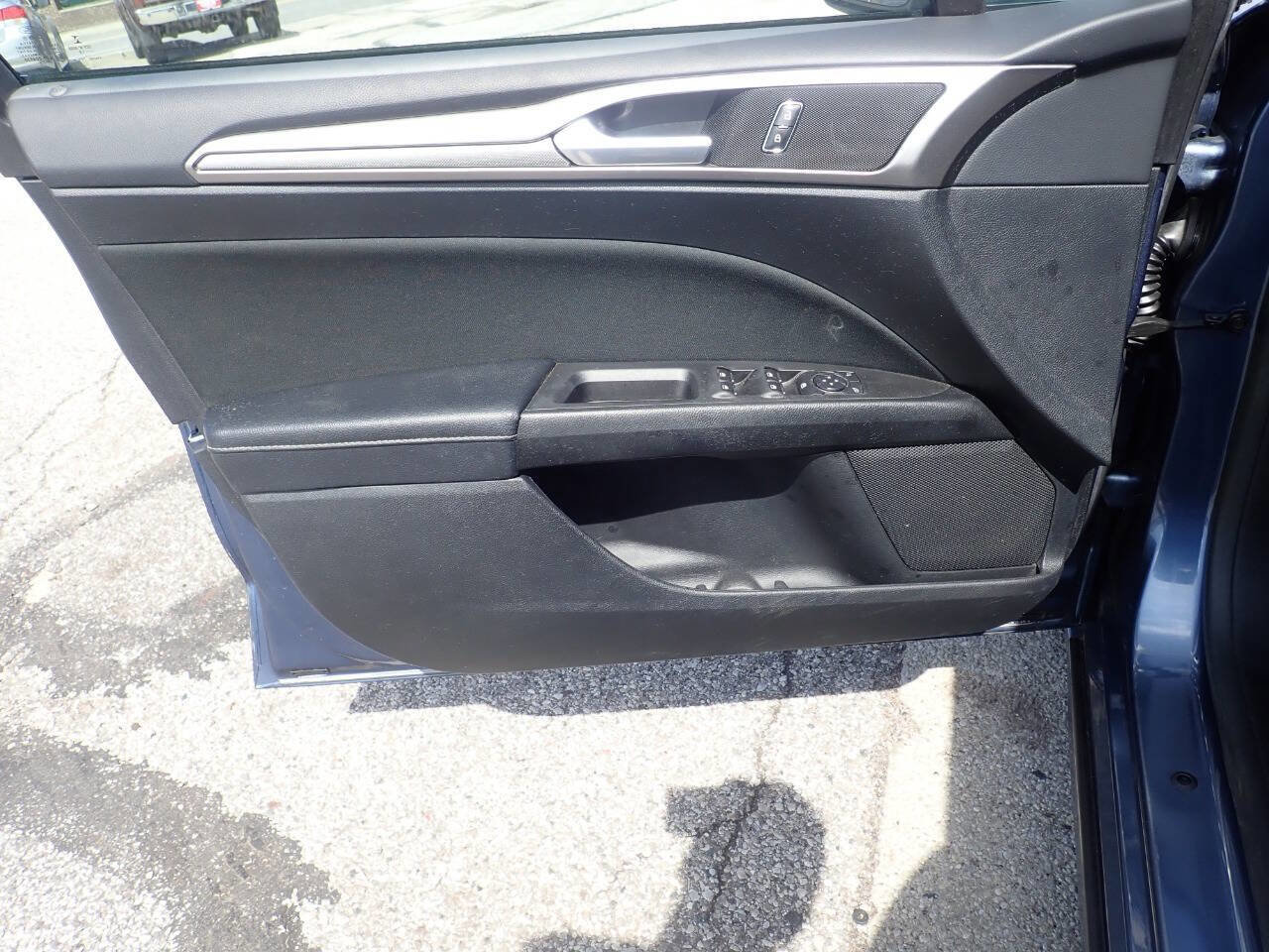 Used 2018 Ford Fusion SE w/ Fusion SE Technology Package image 11