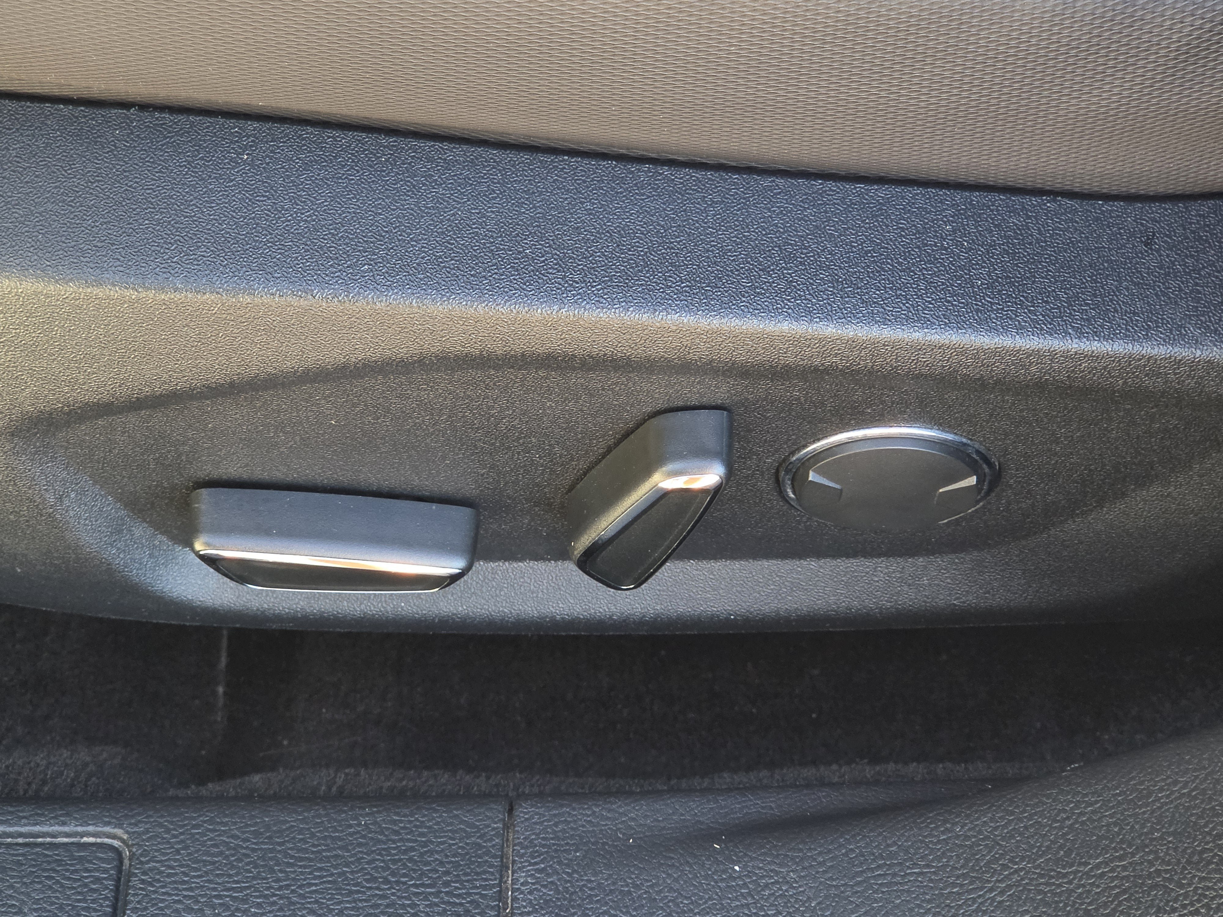 Used 2019 Ford Fusion SE w/ Equipment Group 151A FWD image 28