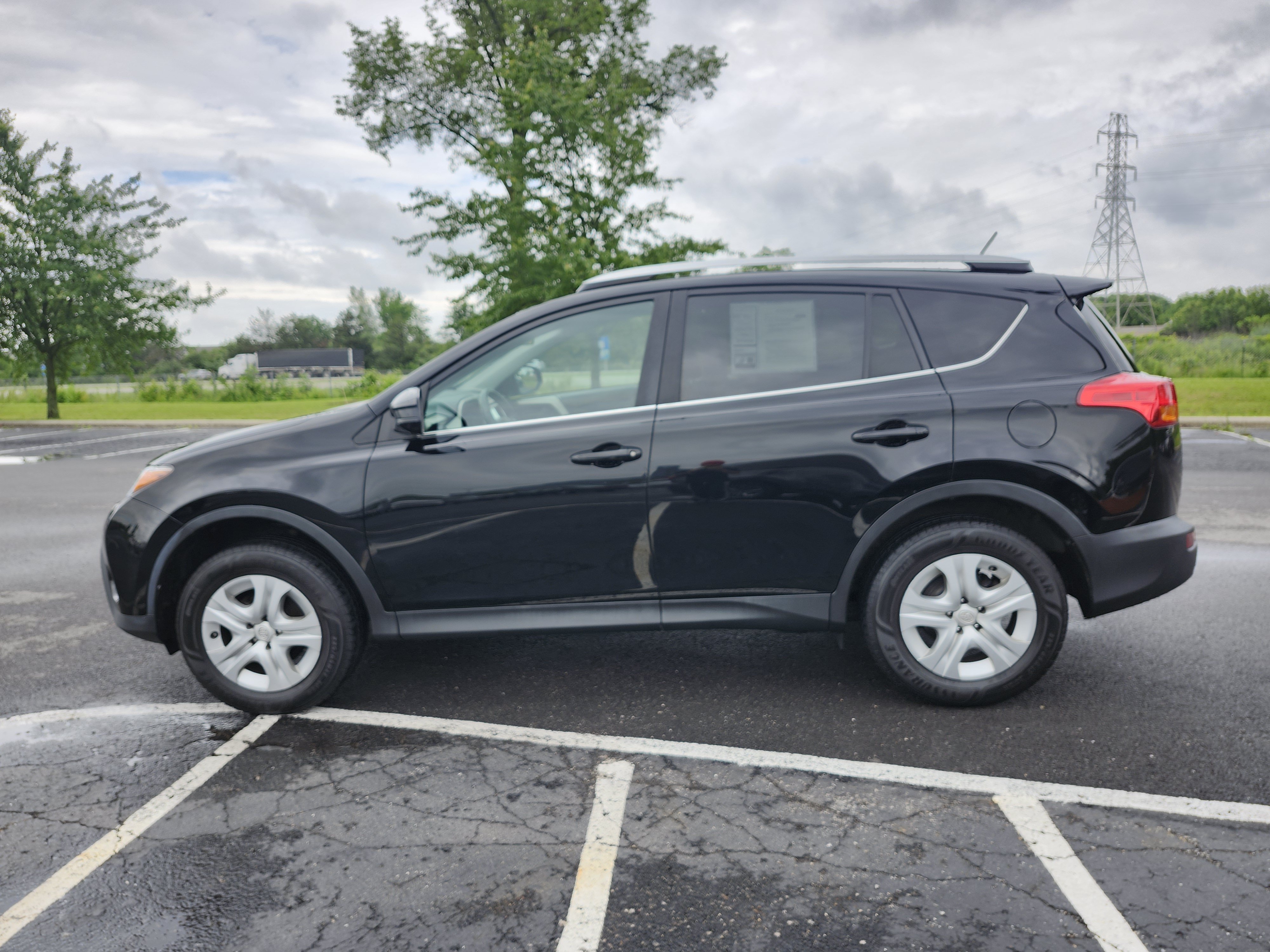 Used 2015 Toyota RAV4 LE FWD image 12