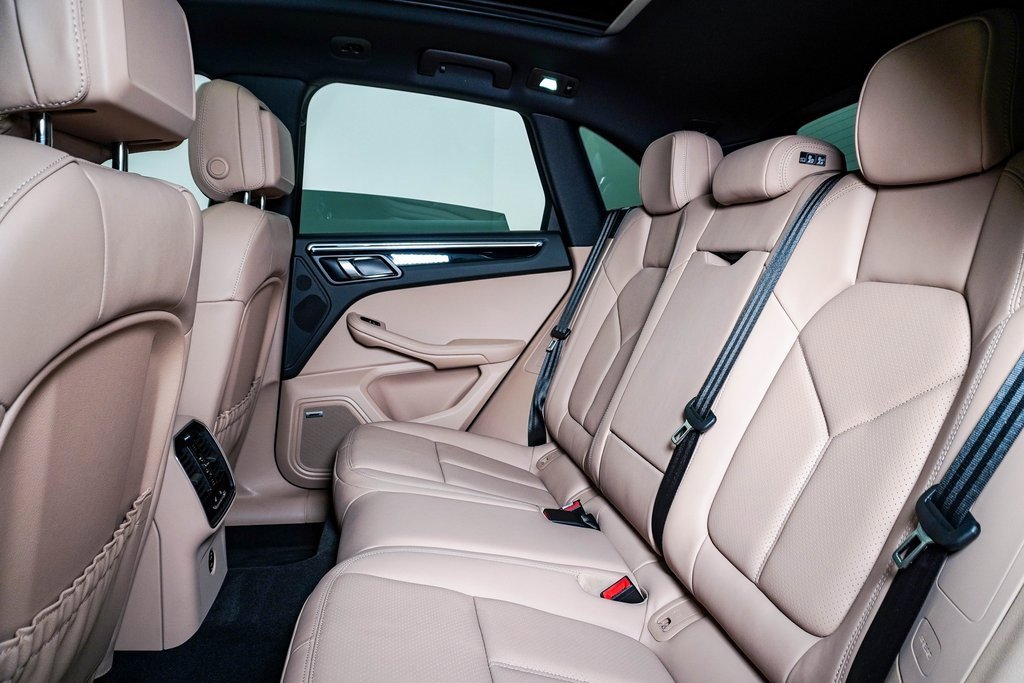 Certified 2025 Porsche Macan image 17