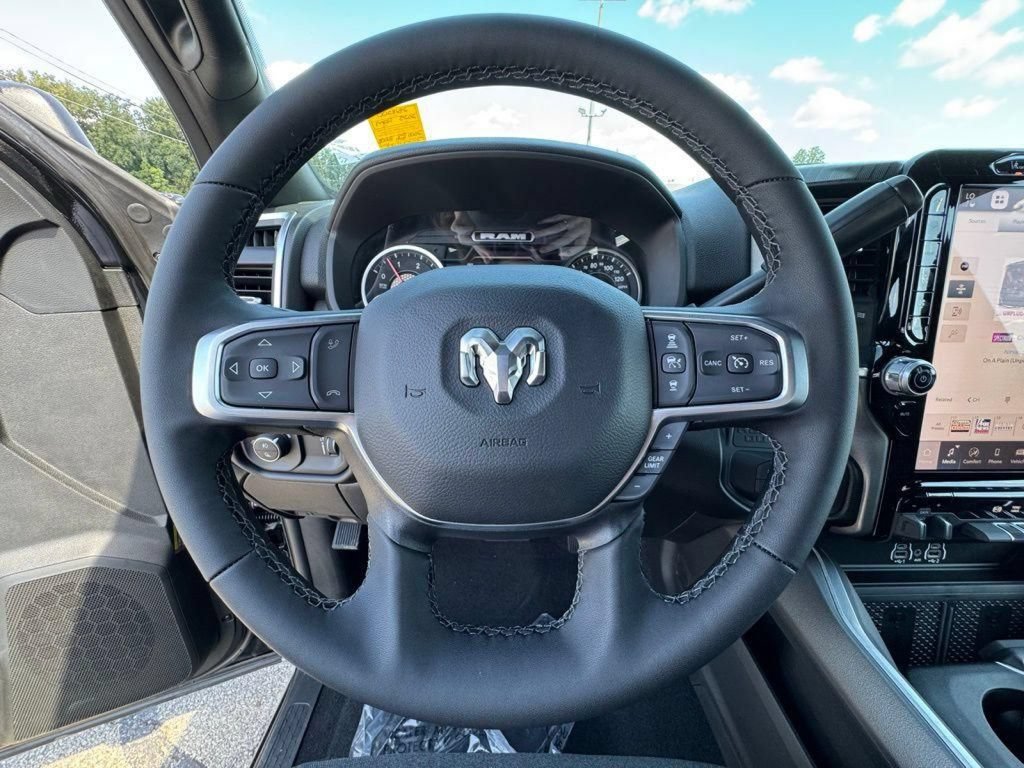 New 2025 RAM 2500 Big Horn AWD/4WD image 18