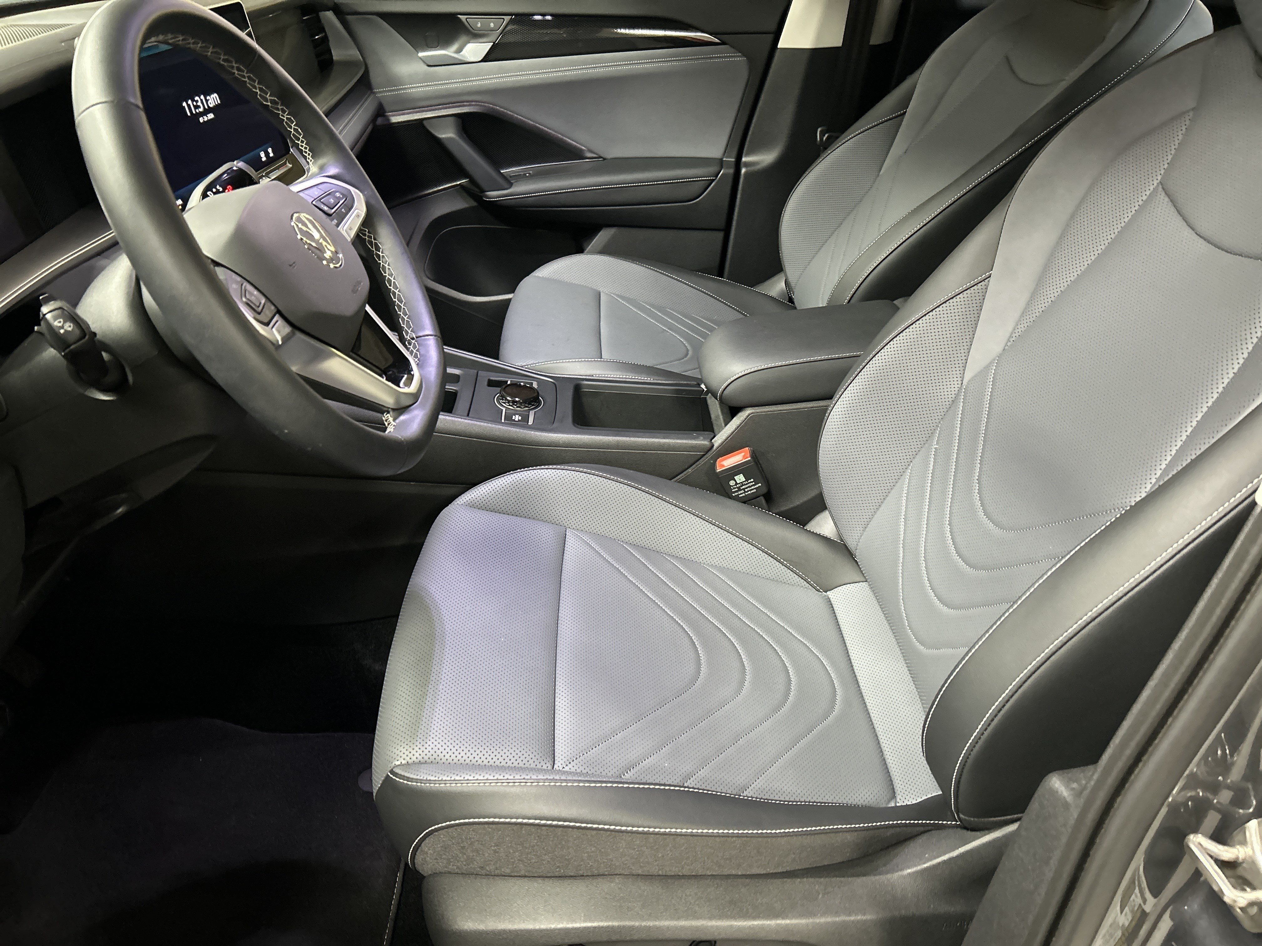Used 2025 Volkswagen Tiguan SE FWD image 16