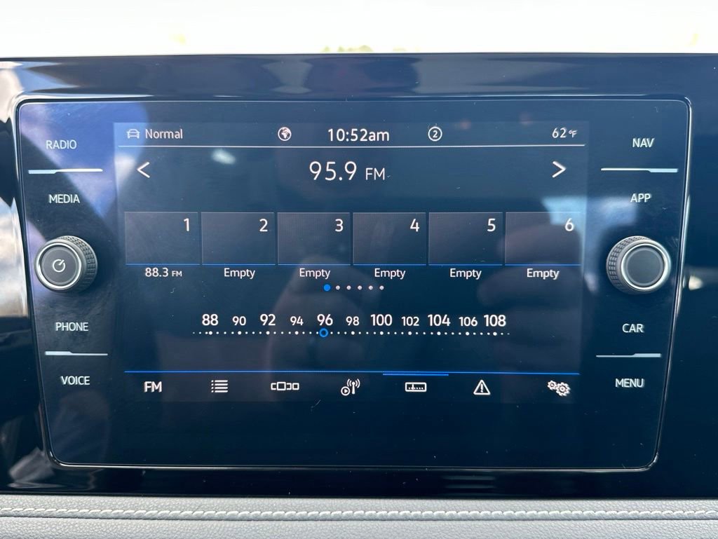 Used 2025 Volkswagen Jetta SEL FWD image 21