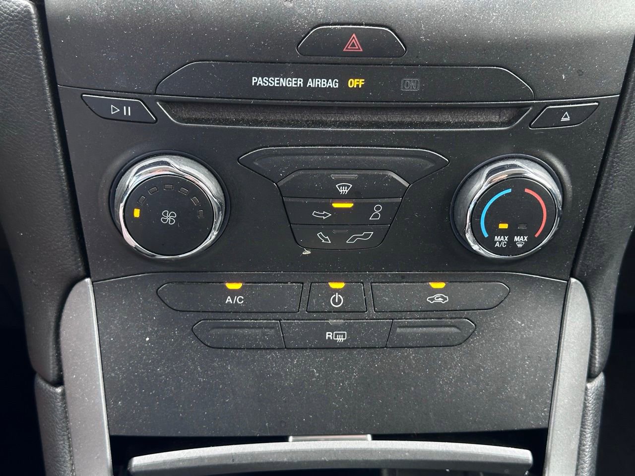 Used 2015 Ford Edge SE FWD image 34