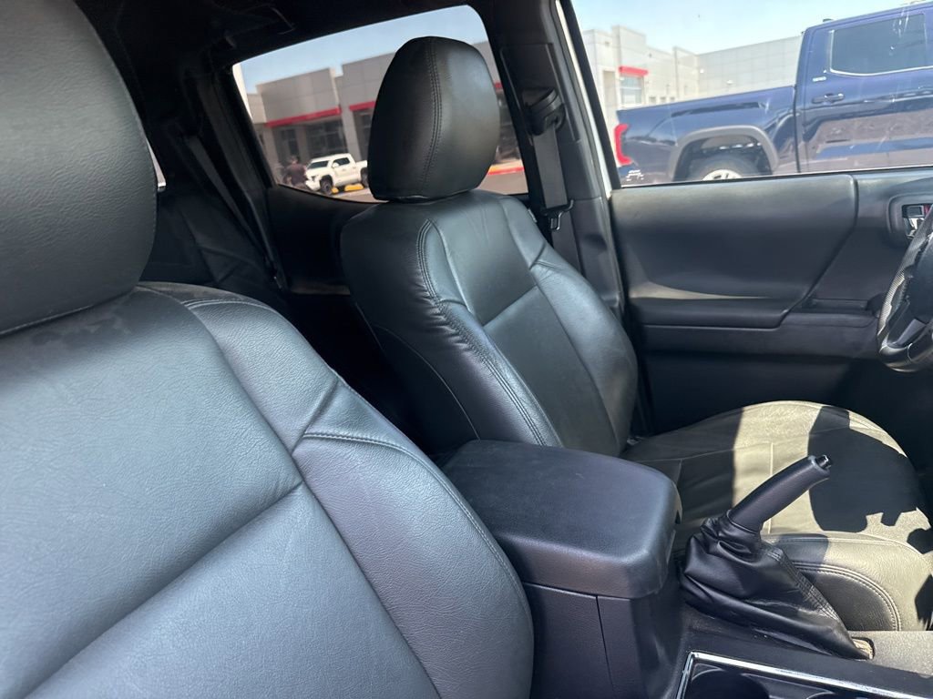 Used 2018 Toyota Tacoma TRD Off-Road w/ Technology Package AWD/4WD image 5