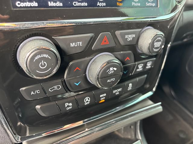 Used 2022 Jeep Grand Cherokee Laredo X AWD/4WD image 23