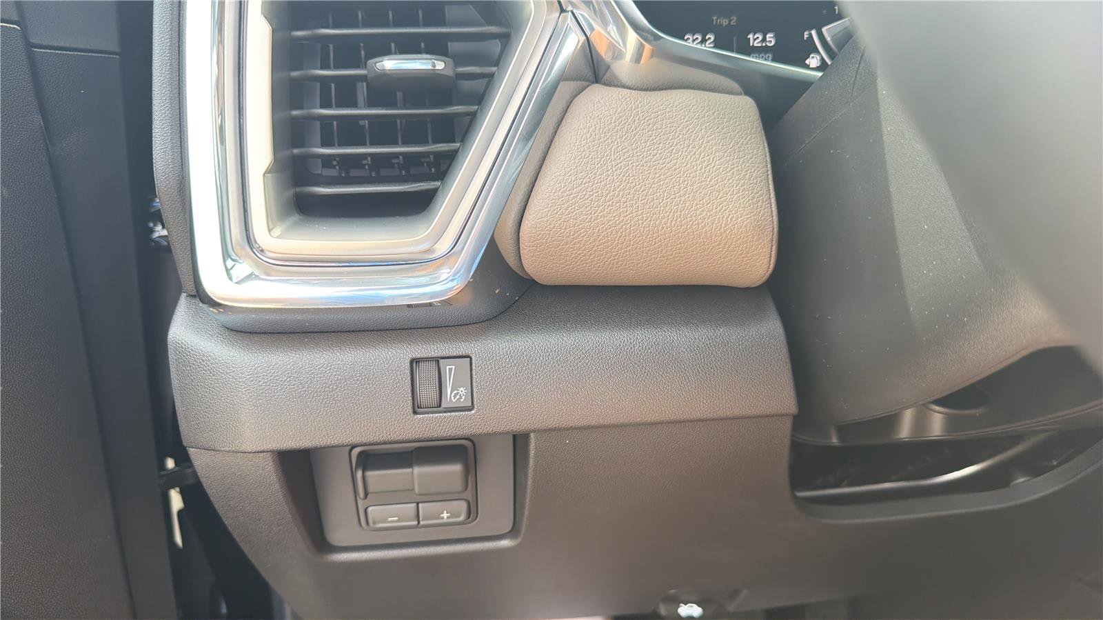 New 2026 GMC Canyon Denali w/ LPO, Denali Black Edition image 16