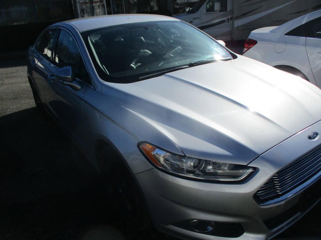 Used 2014 Ford Fusion SE w/ Equipment Group 202A image 3