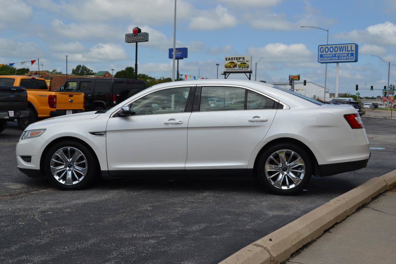 Used 2010 Ford Taurus Limited AWD/4WD image 4