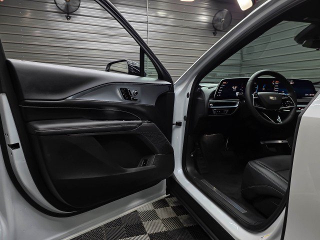 Used 2024 Cadillac Lyriq Tech w/ Driver Assist Package AWD/4WD image 32