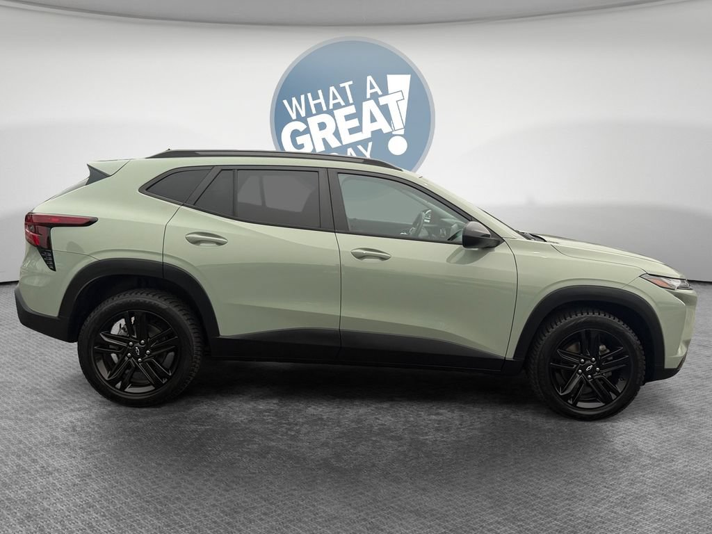 Certified 2024 Chevrolet Trax ACTIV w/ Sunroof Package FWD image 2