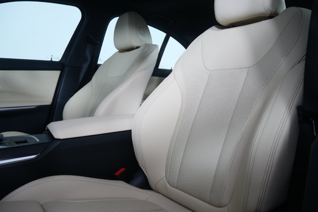 New 2026 BMW 330i Sedan w/ Premium Package RWD image 10