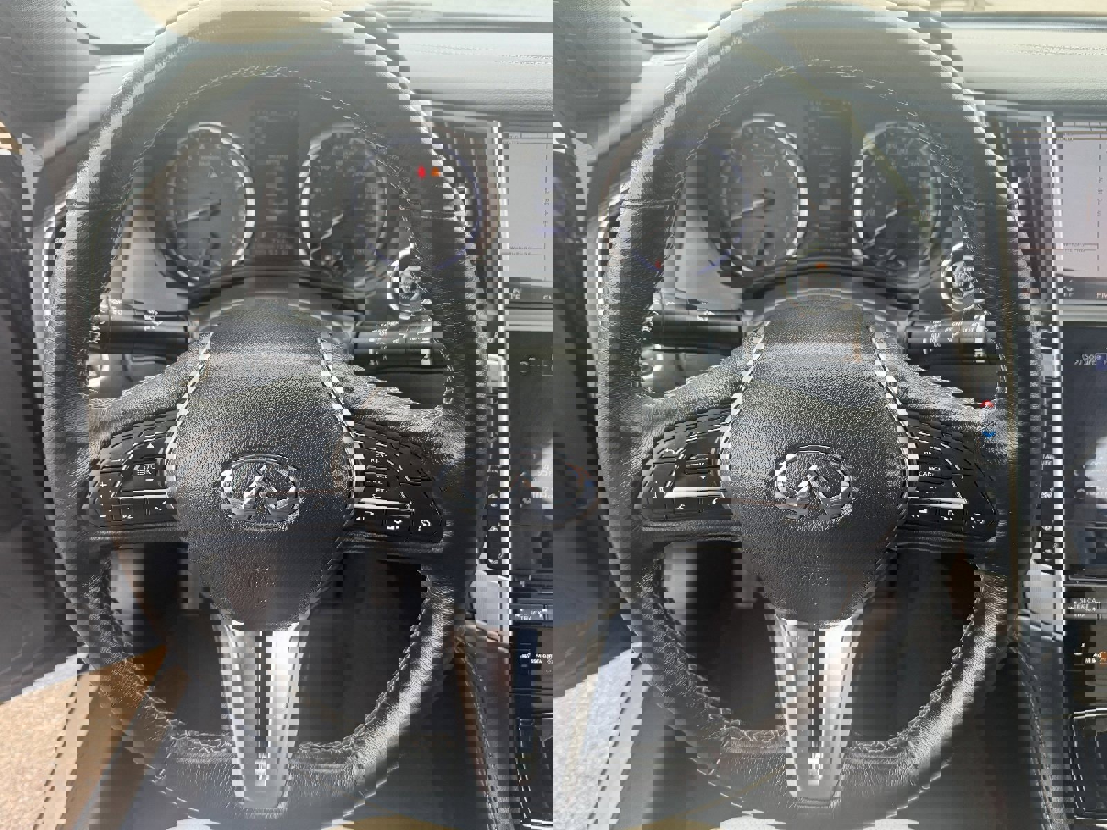 Used 2018 INFINITI Q60 3.0t Luxe w/ Sensory Package 3.0T Luxe image 24