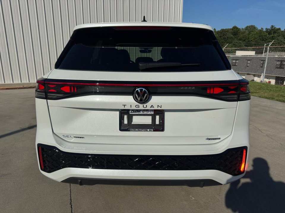 New 2026 Volkswagen Tiguan SEL R-Line AWD/4WD image 14