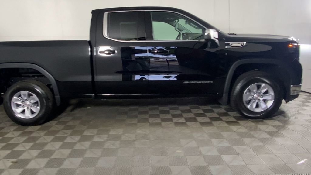 New 2026 GMC Sierra 1500 SLE image 2