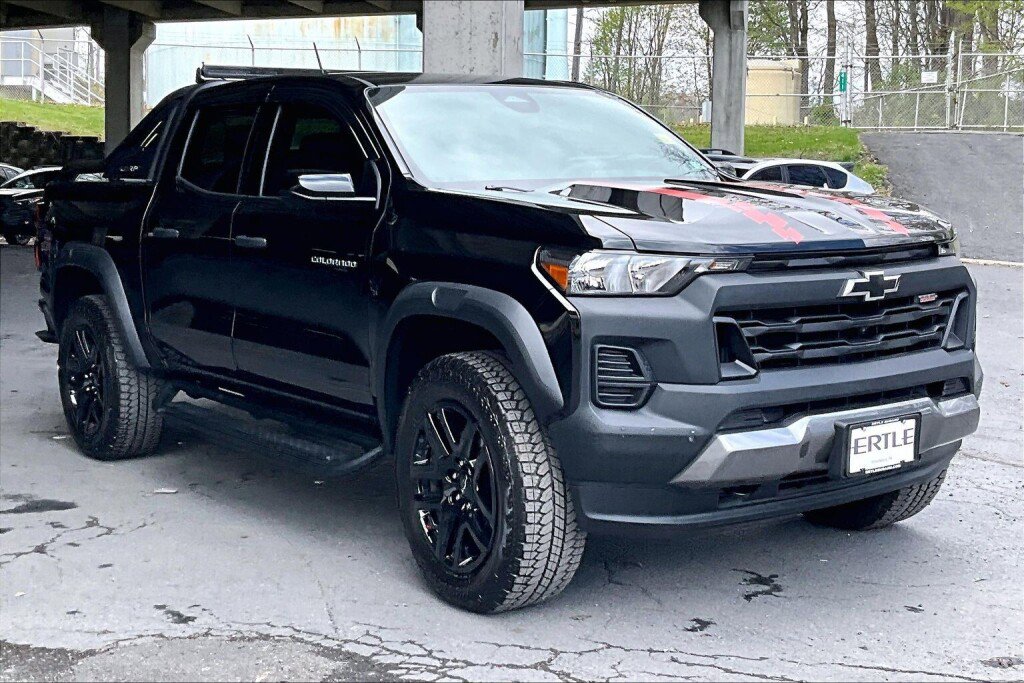 Used 2025 Chevrolet Colorado Trail Boss w/ Midnight Edition image 17