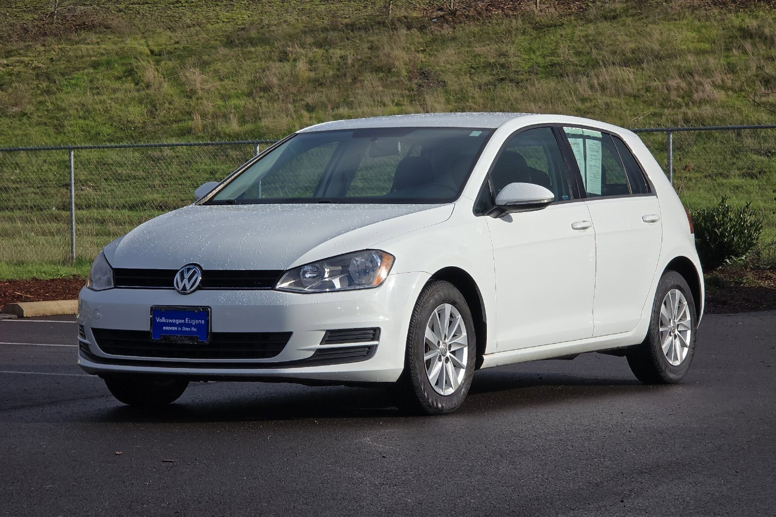 Used 2017 Volkswagen Golf S image 7