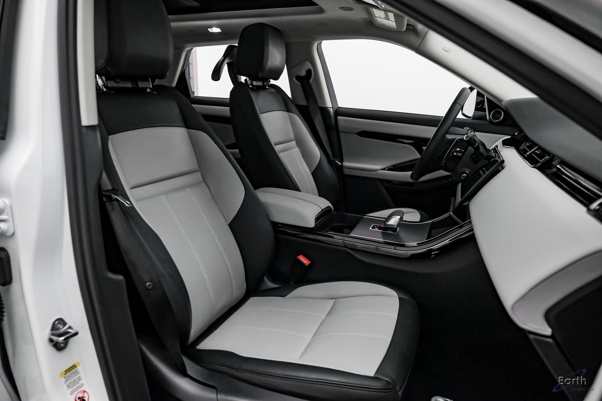 Used 2024 Land Rover Range Rover Evoque Dynamic SE image 45