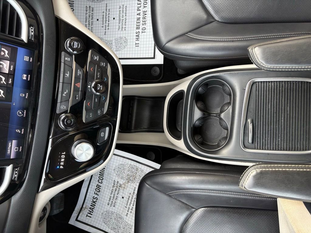 Used 2023 Chrysler Pacifica Touring-L image 34