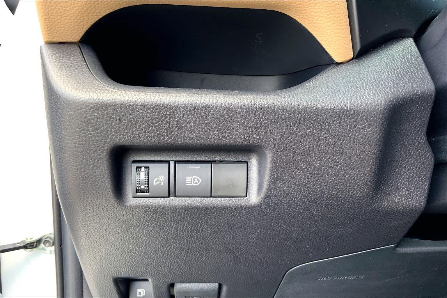 Certified 2025 Toyota RAV4 LE AWD/4WD image 33