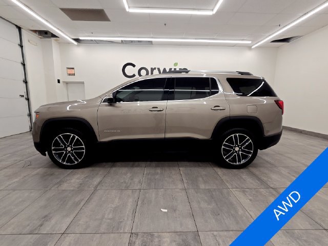 Used 2022 GMC Acadia SLT w/ Technology Package AWD/4WD image 2