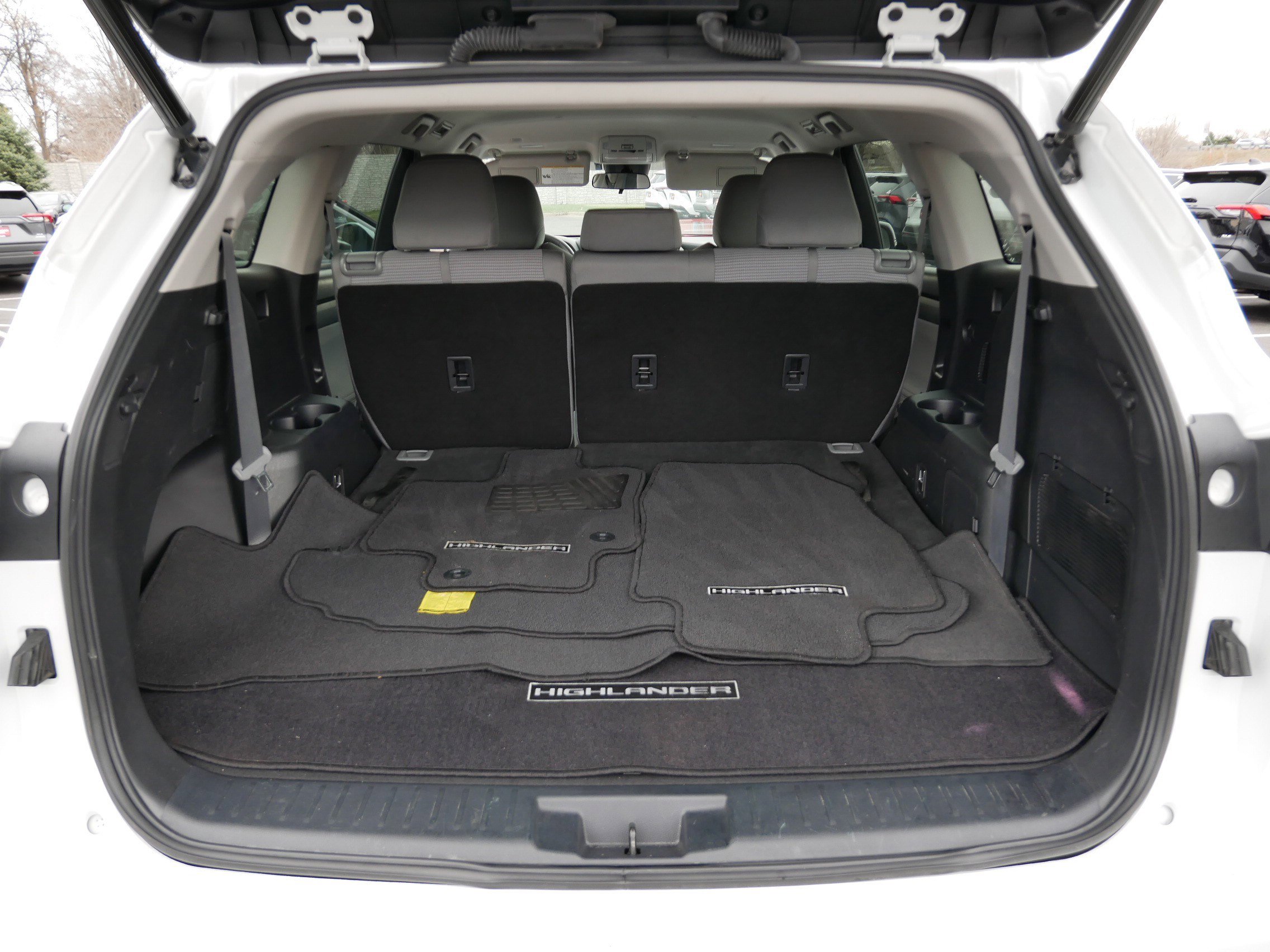 Used 2022 Toyota Highlander LE AWD/4WD image 18