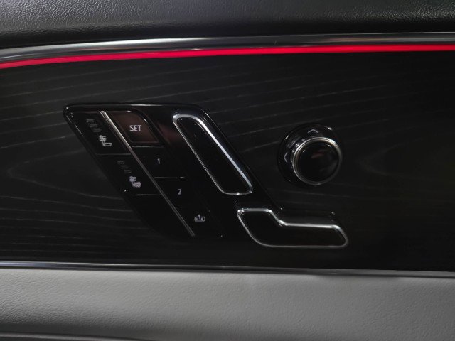 Used 2024 Cadillac Lyriq Luxury image 32