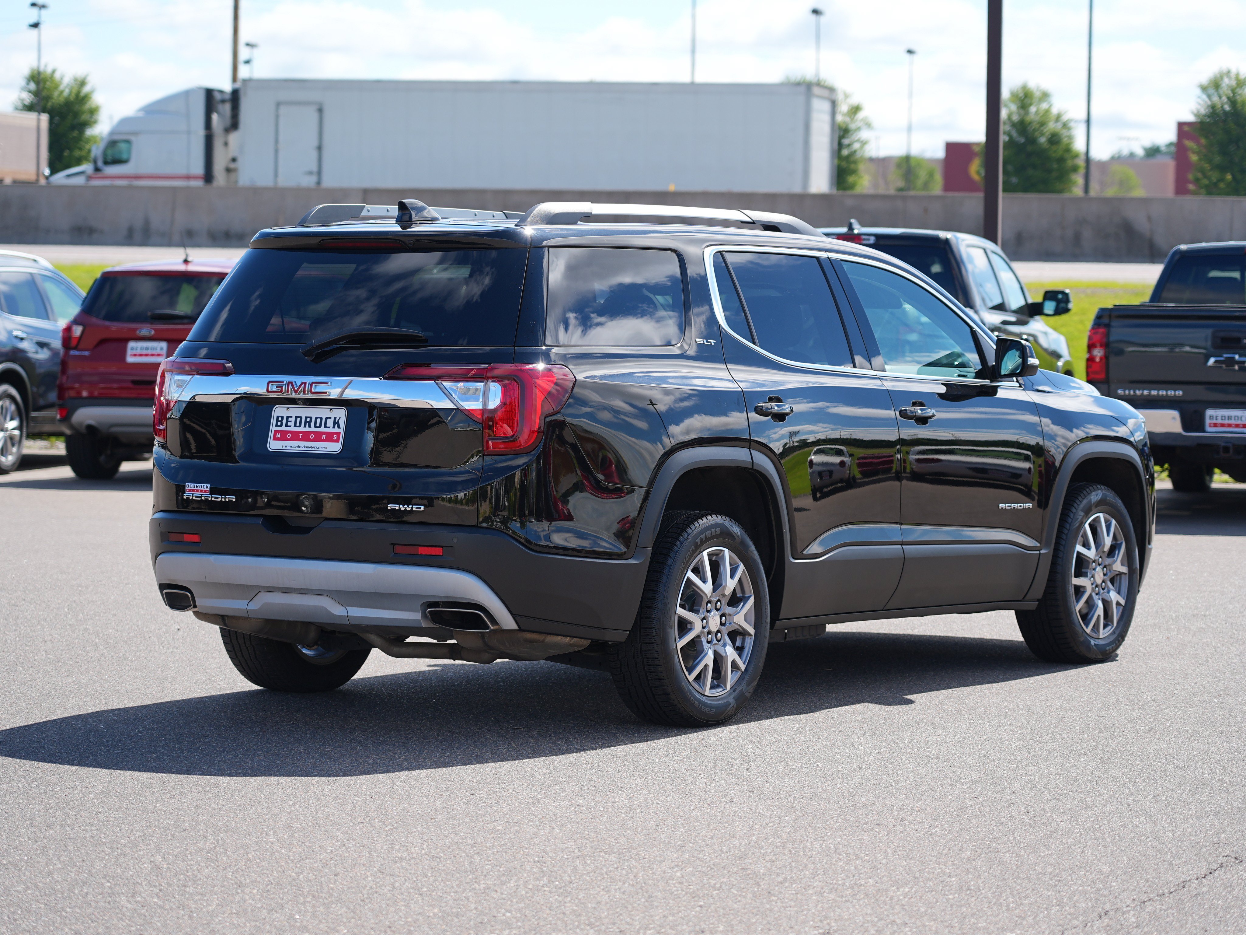 Used 2021 GMC Acadia SLT w/ Preferred Package AWD/4WD image 3