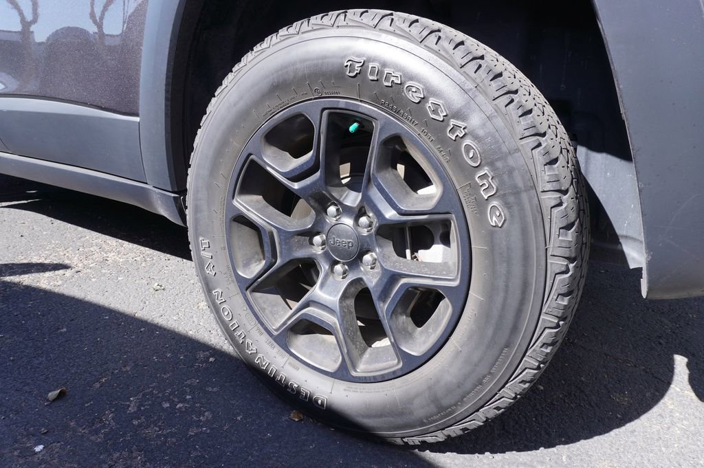 Used 2022 Jeep Cherokee Trailhawk w/ Trailer Tow Group image 6