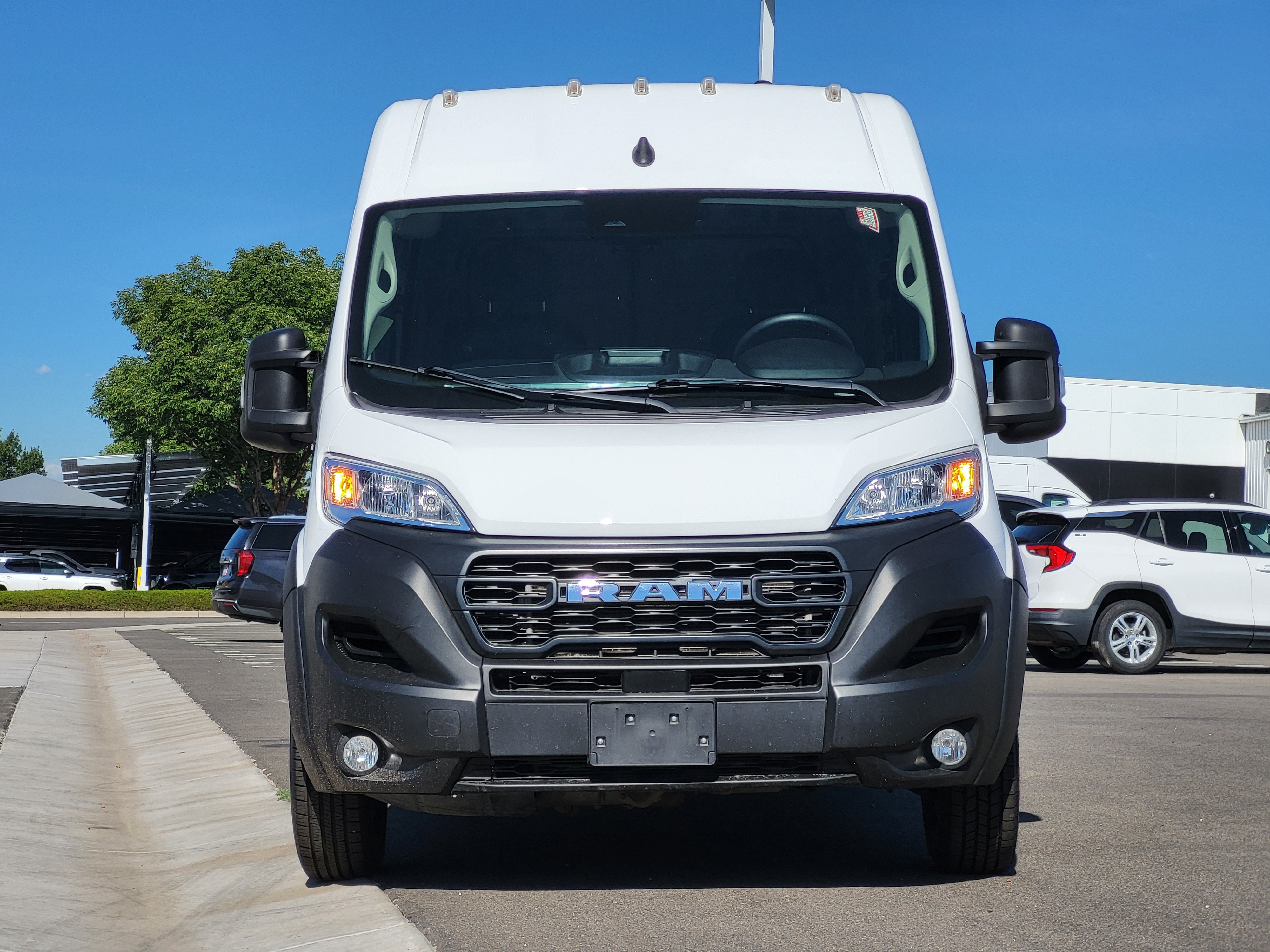 Used 2025 RAM ProMaster 2500 w/ Convenience Group FWD image 2