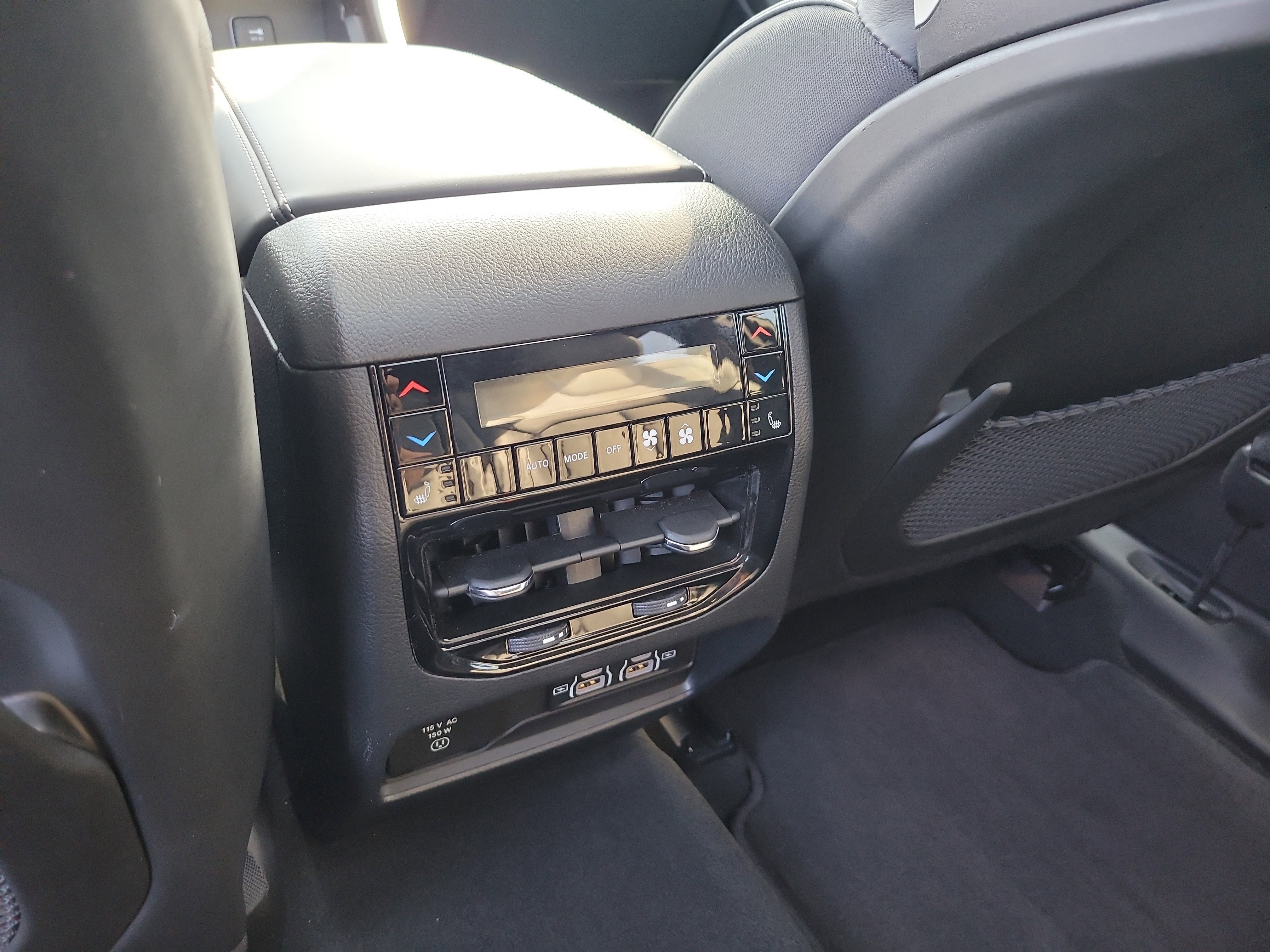 Used 2023 Jeep Grand Cherokee Overland w/ Luxury Tech Group IV image 13