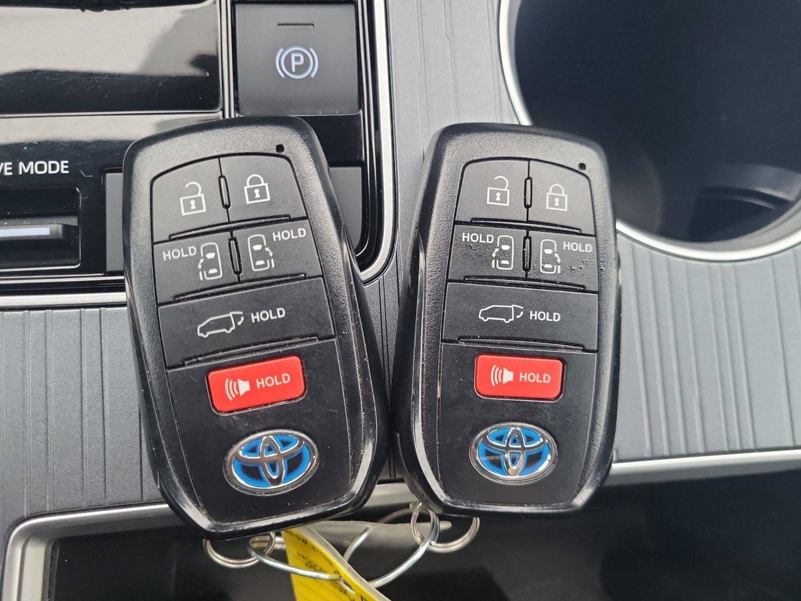 Used 2023 Toyota Sienna XLE image 34