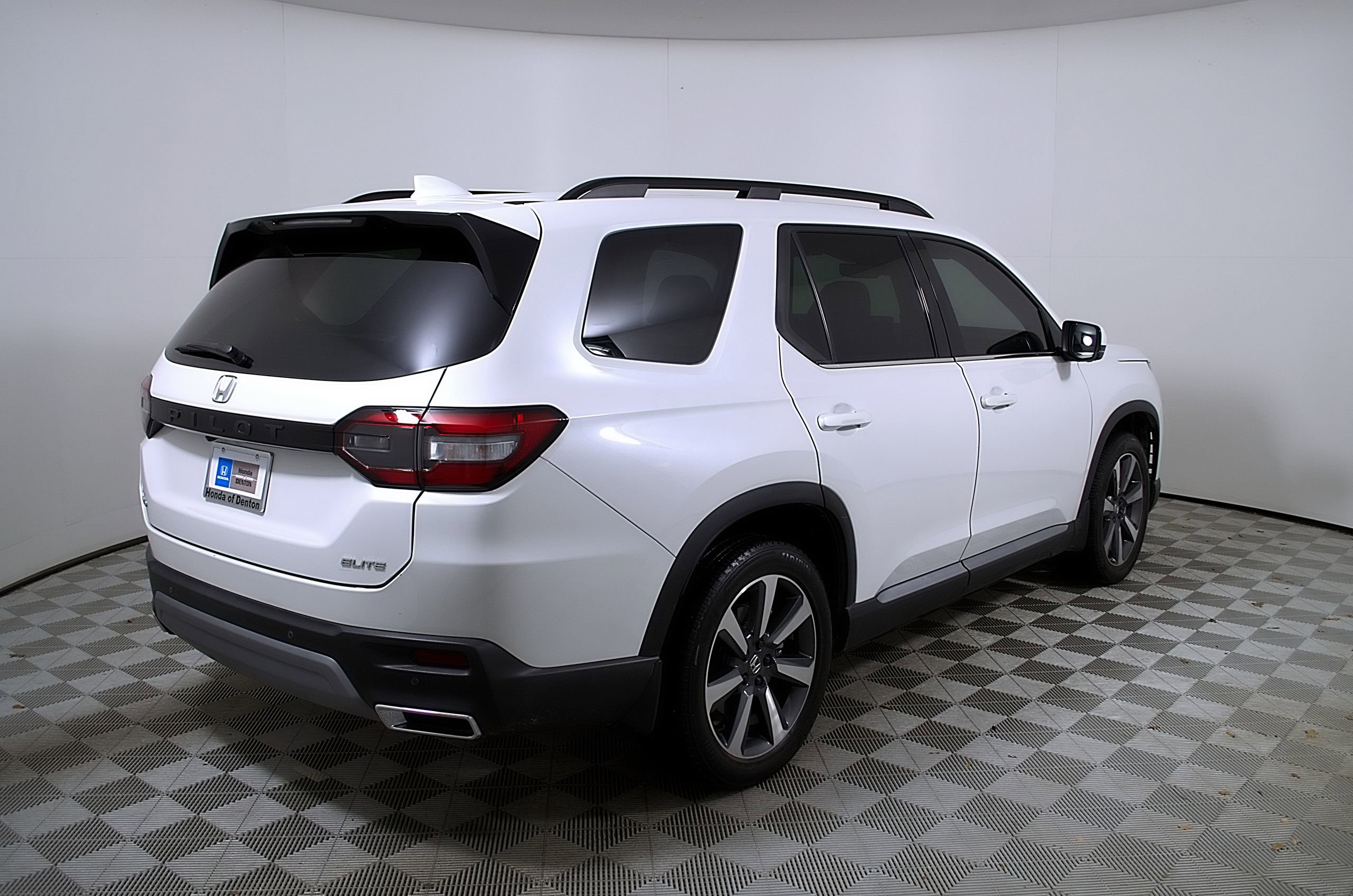 Used 2024 Honda Pilot Elite image 8
