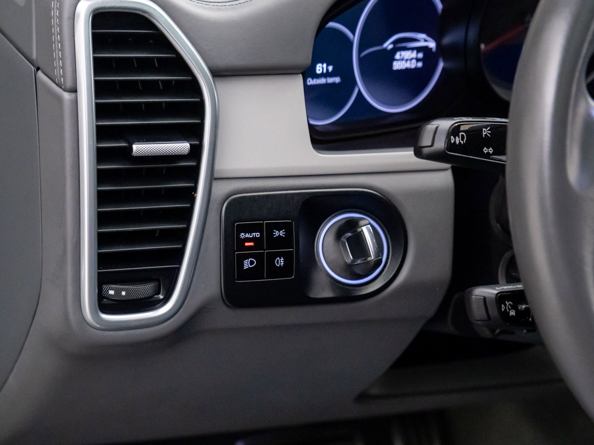 Used 2020 Porsche Cayenne Turbo image 20