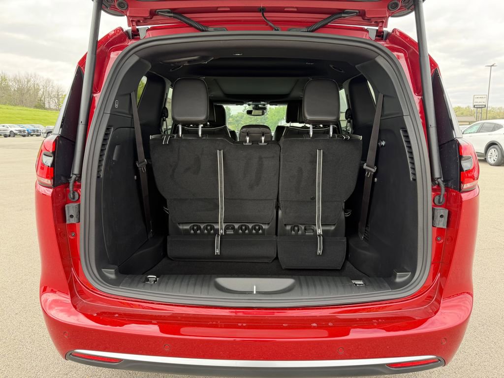 New 2027 Chrysler Pacifica Limited AWD/4WD image 9