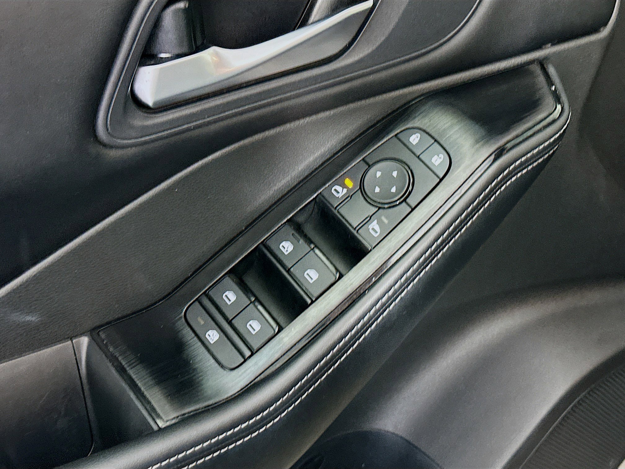 Used 2025 Nissan Rogue SV image 15