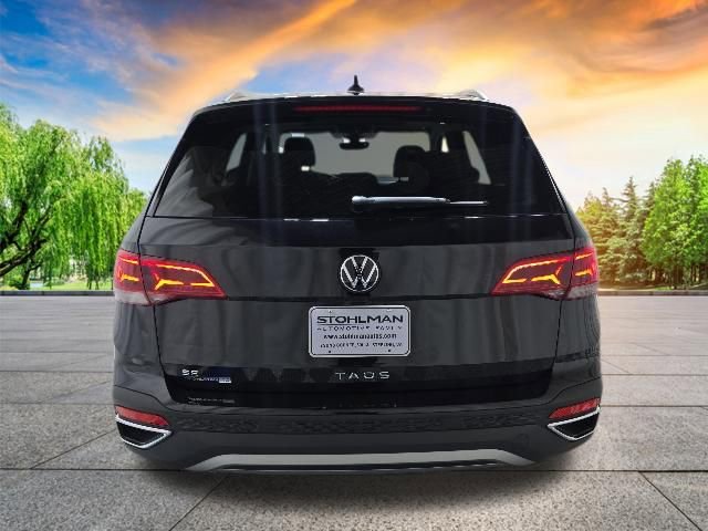 Certified 2023 Volkswagen Taos SE w/ Panoramic Sunroof Package FWD image 5