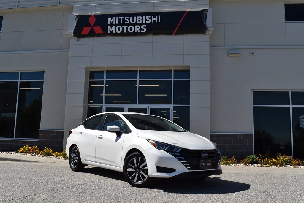 Used 2024 Nissan Versa SV FWD image 1