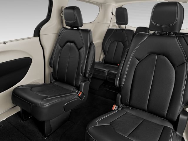 Used 2025 Chrysler Pacifica Pinnacle AWD/4WD image 11