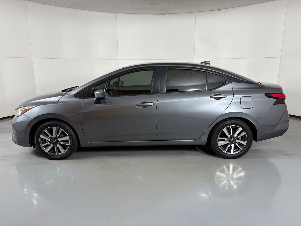 Used 2023 Nissan Versa SV image 5