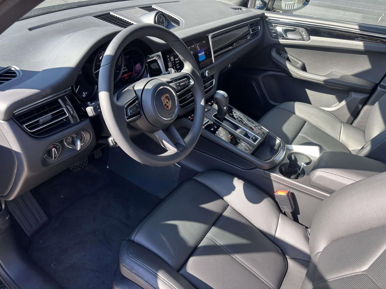 New 2026 Porsche Macan AWD/4WD image 17