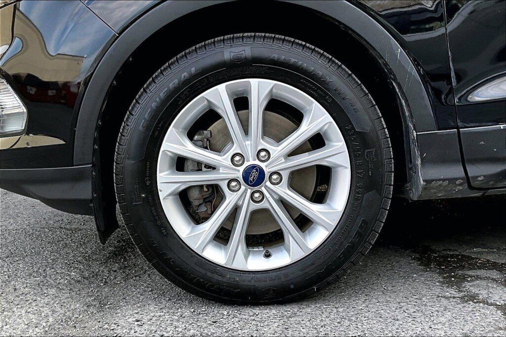 Used 2018 Ford Escape SE w/ SE Sync 3 Package AWD/4WD image 17