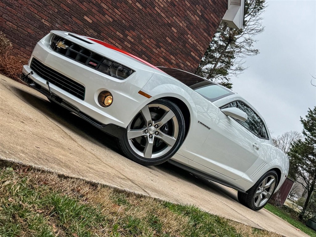 Used 2010 Chevrolet Camaro SS w/ RS Package RWD image 4