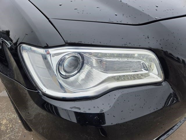 Used 2016 Chrysler 300 Limited w/ Driver Convenience Group image 18