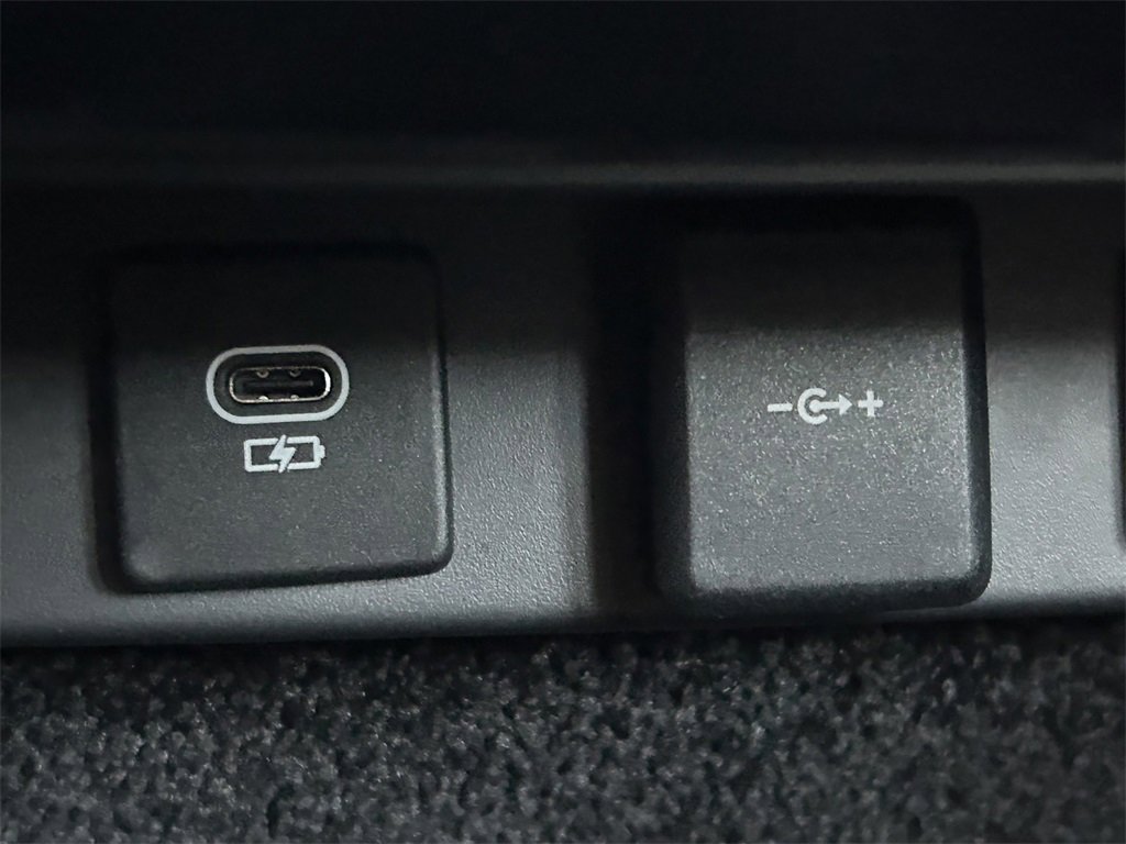 Used 2023 Land Rover Range Rover SE image 23