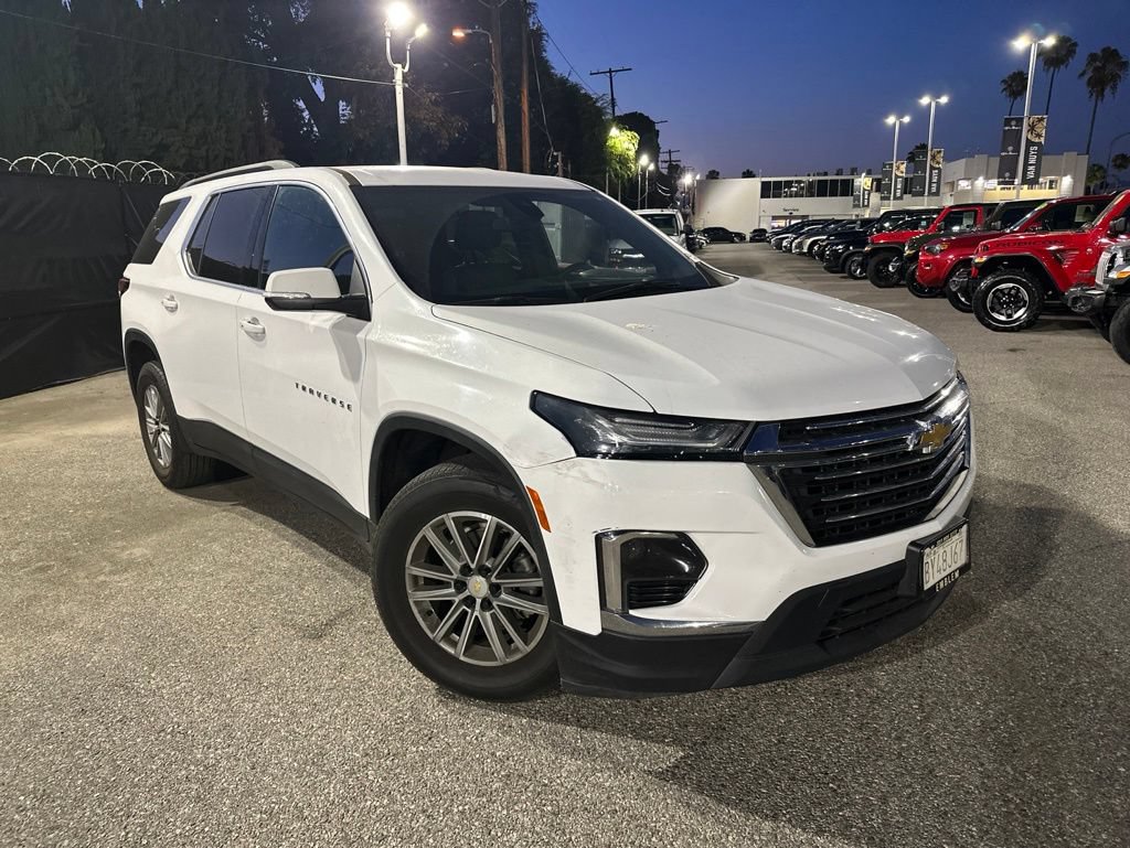 Used 2023 Chevrolet Traverse LT FWD image 1