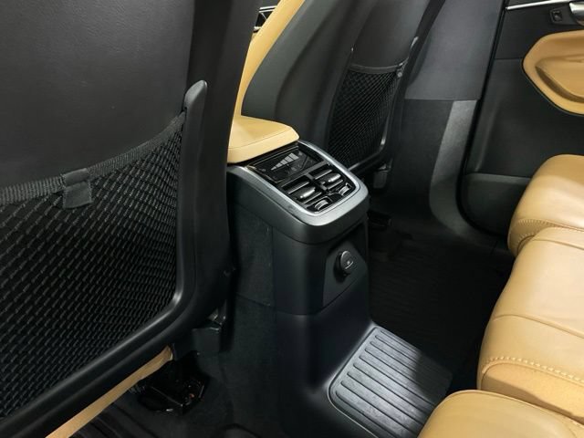 Certified 2025 Volvo XC90 T8 Ultra w/ Protection Package AWD/4WD image 18